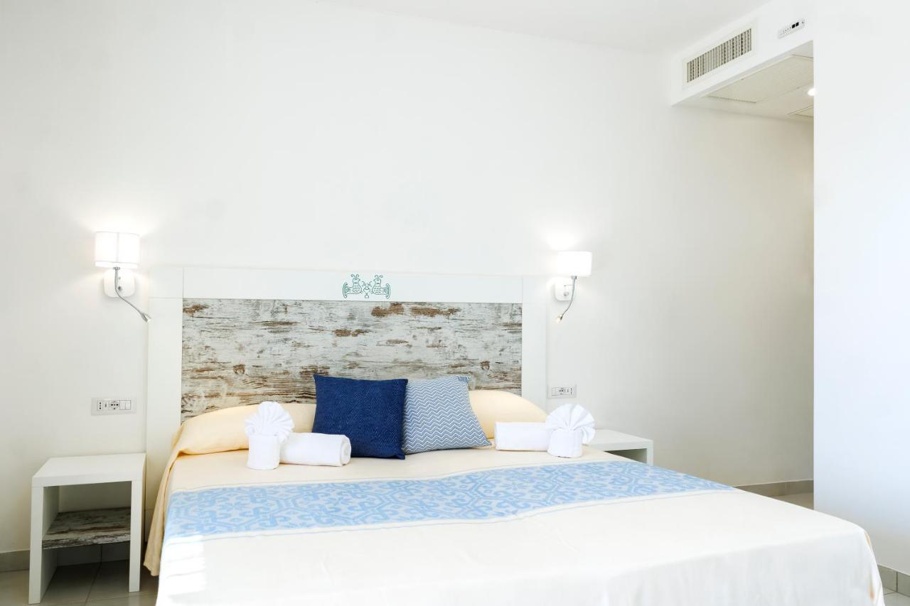 Mercury Beach Hotel SantʼAntìoco Exteriör bild