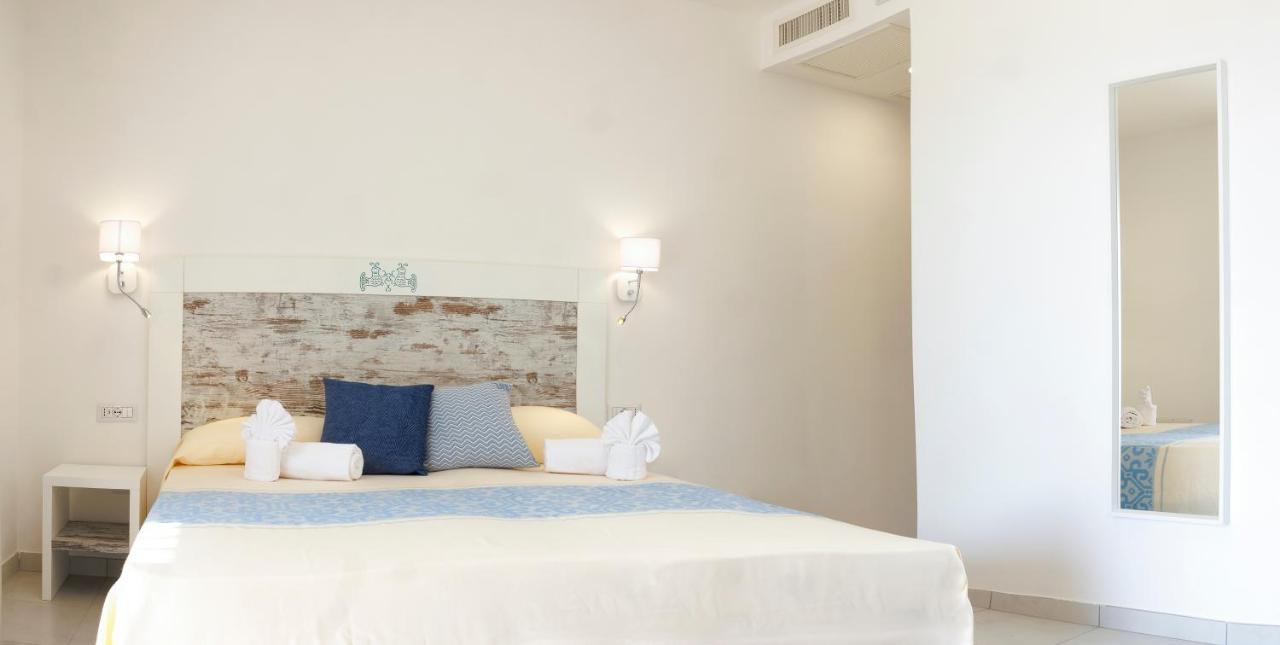 Mercury Beach Hotel SantʼAntìoco Exteriör bild