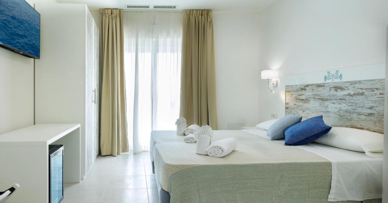Mercury Beach Hotel SantʼAntìoco Exteriör bild